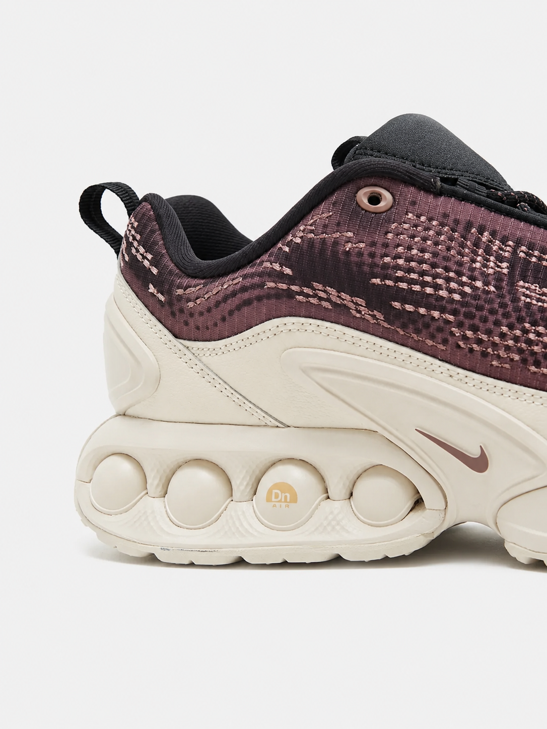 Кросівки унісекс Nike Air Max Dn Violet/Beige HQ0912-200