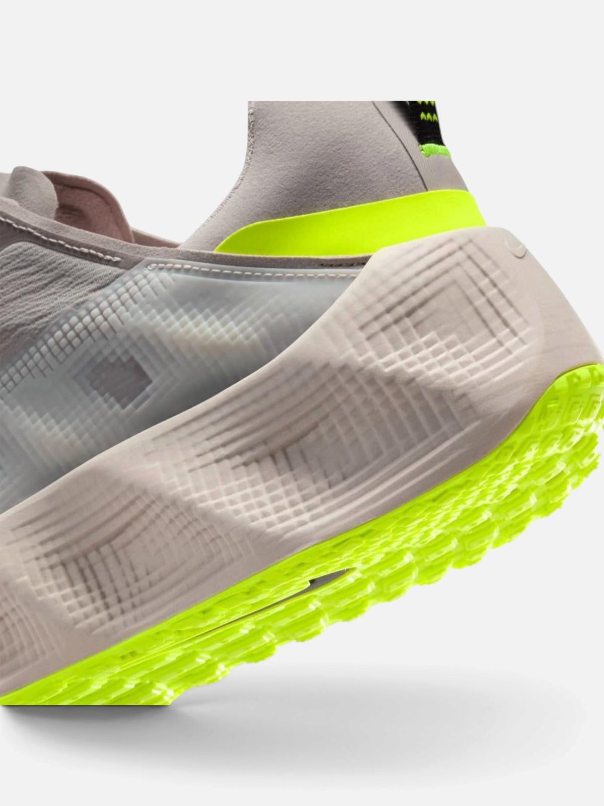 Чоловічі кросівки Nike Ava Rover Grey/Volt DX4215-207
