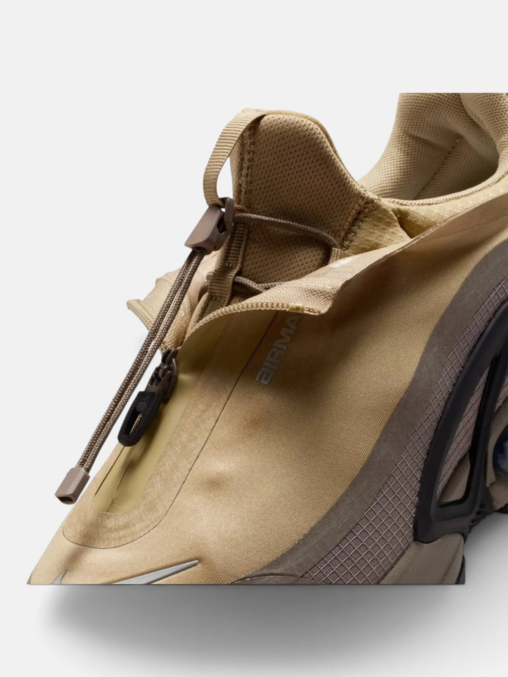 Кросівки чоловічі Nike Air Max Dn Roam Parachute Beige HQ8605-200