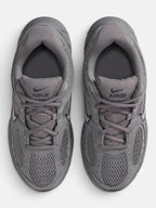 Кросівки дитячі Nike V5 Runner Suede Pencil Point/Atmosphere Grey IO1644-001