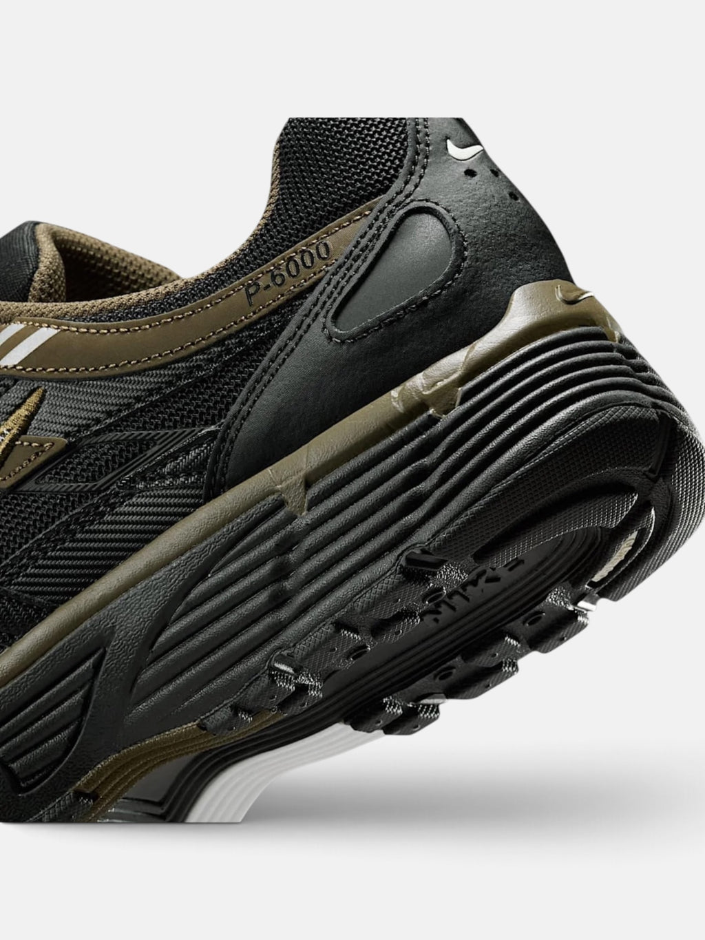 Кросівки чоловічі Nike P-6000 Black/Dark Hazel/Summit White/Metallic Silver IQ0298-010