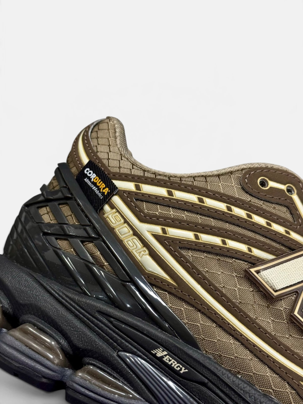 Кросівки унісекс New Balance 1906R Cordura Brown/Black U1906RFW