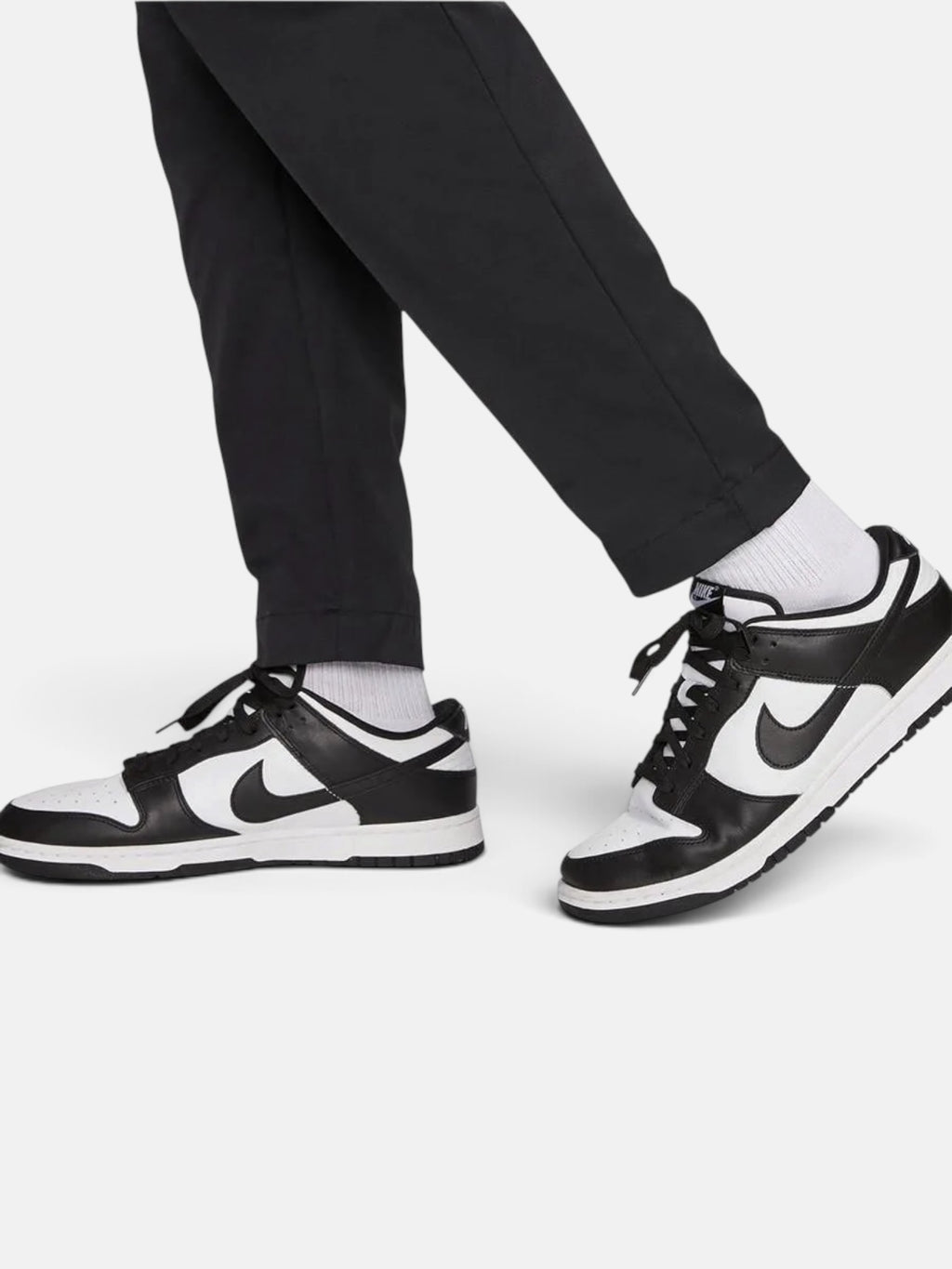 Штани чоловічі Nike Club Woven Tapered Leg Pant "Black" DX0623-010