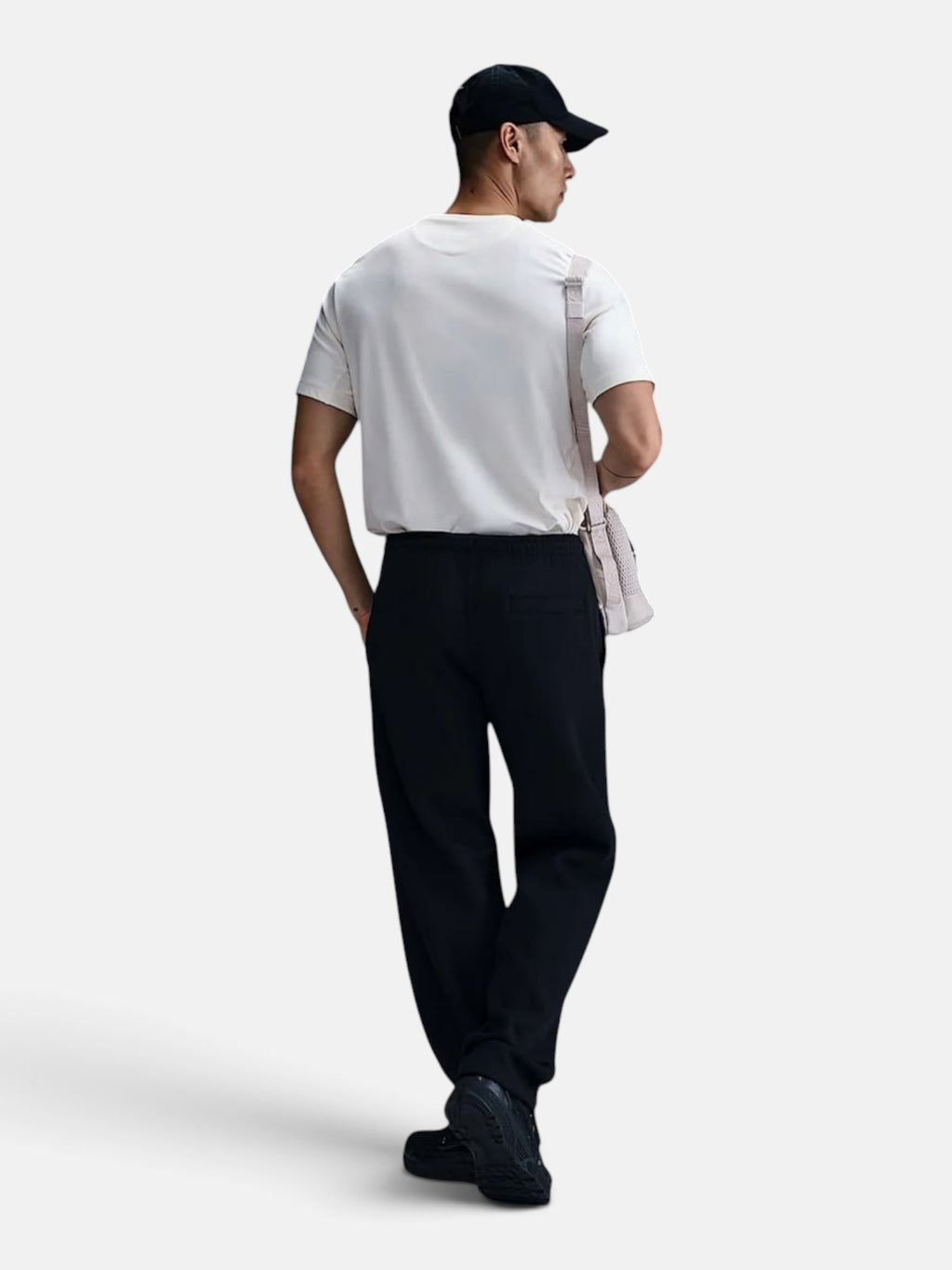 Штани чоловічі Nike Club Open-Hem Fleece Pant "Black" FN3730-010