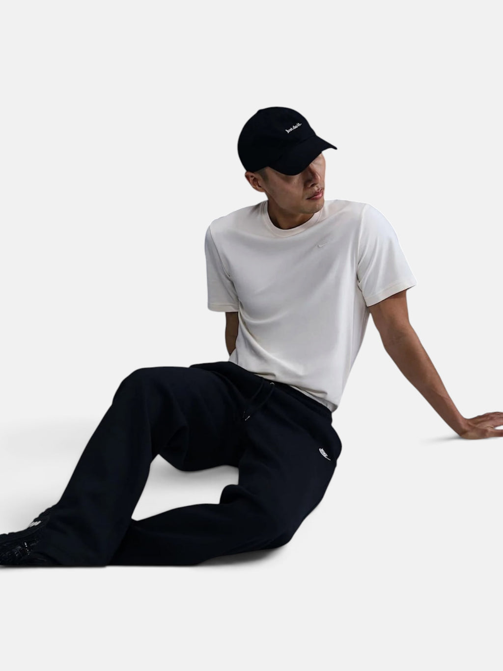 Штани чоловічі Nike Club Open-Hem Fleece Pant "Black" FN3730-010