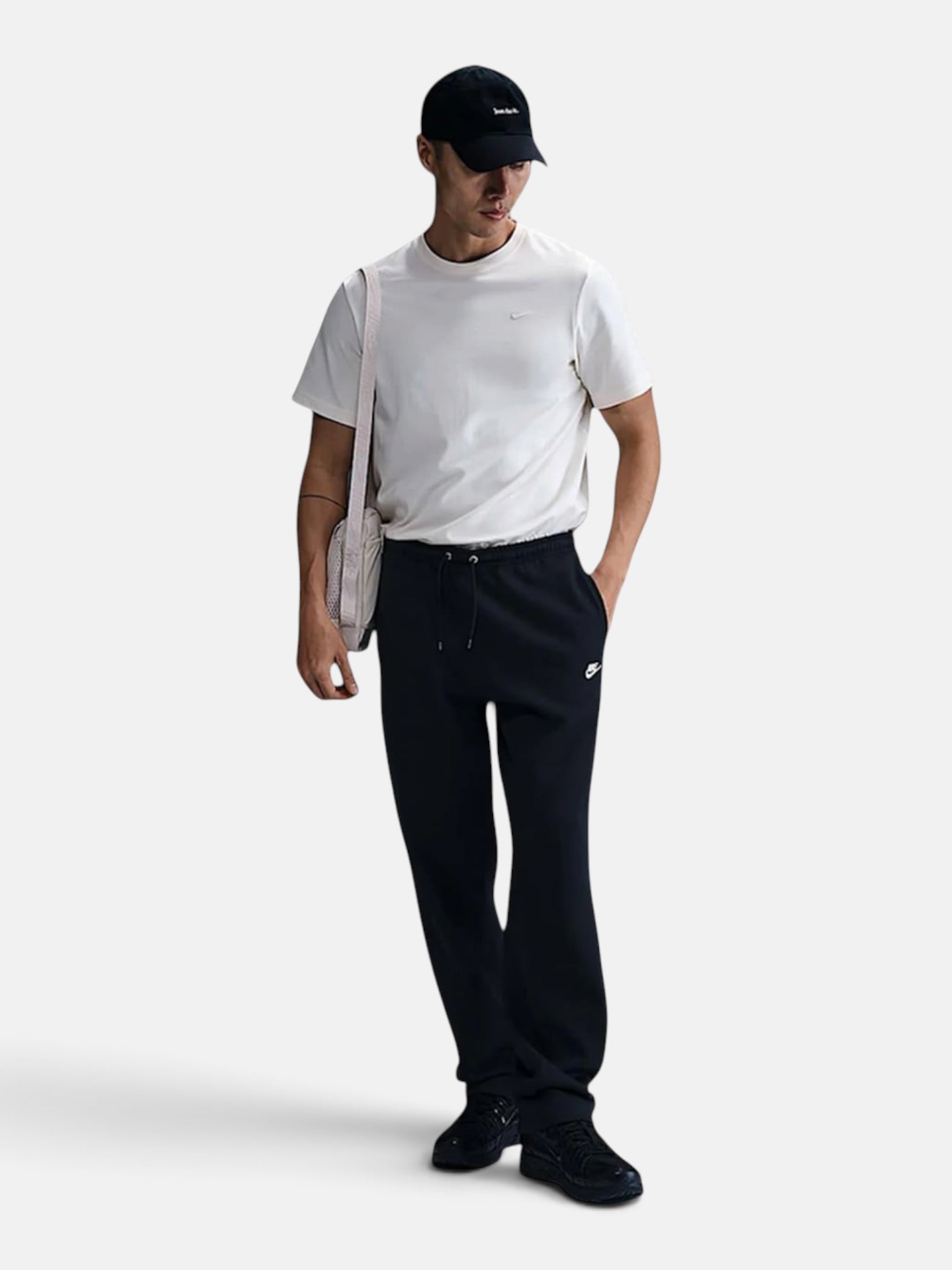 Штани чоловічі Nike Club Open-Hem Fleece Pant "Black" FN3730-010