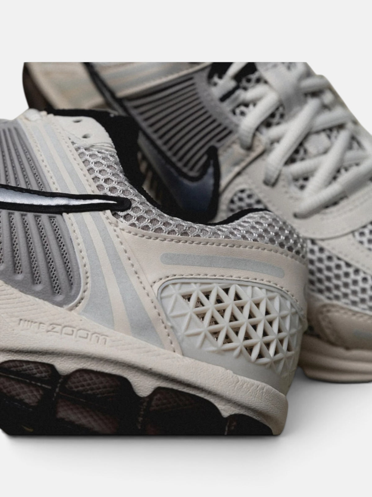 Жіночі кросівки Nike Zoom Vomero 5 Phantom / Metallic Platinum FJ2028-001