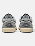 Чоловічі кросівки Air Jordan 1 Low SE Grey / Black HQ2010-012