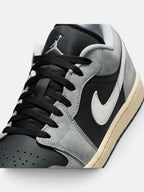 Чоловічі кросівки Air Jordan 1 Low SE Grey / Black HQ2010-012