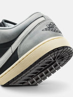 Чоловічі кросівки Air Jordan 1 Low SE Grey / Black HQ2010-012