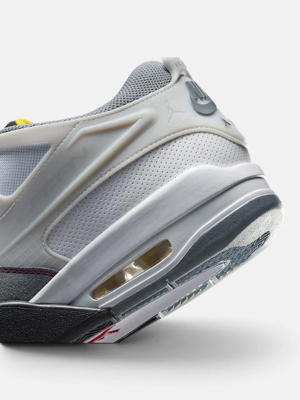 Чоловічі кросівки Air Jordan 4 RM PRM Grey / White IB8052-100