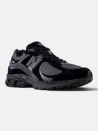 Чоловічі кросівки New Balance 2002R Black / Grey M2002RBL