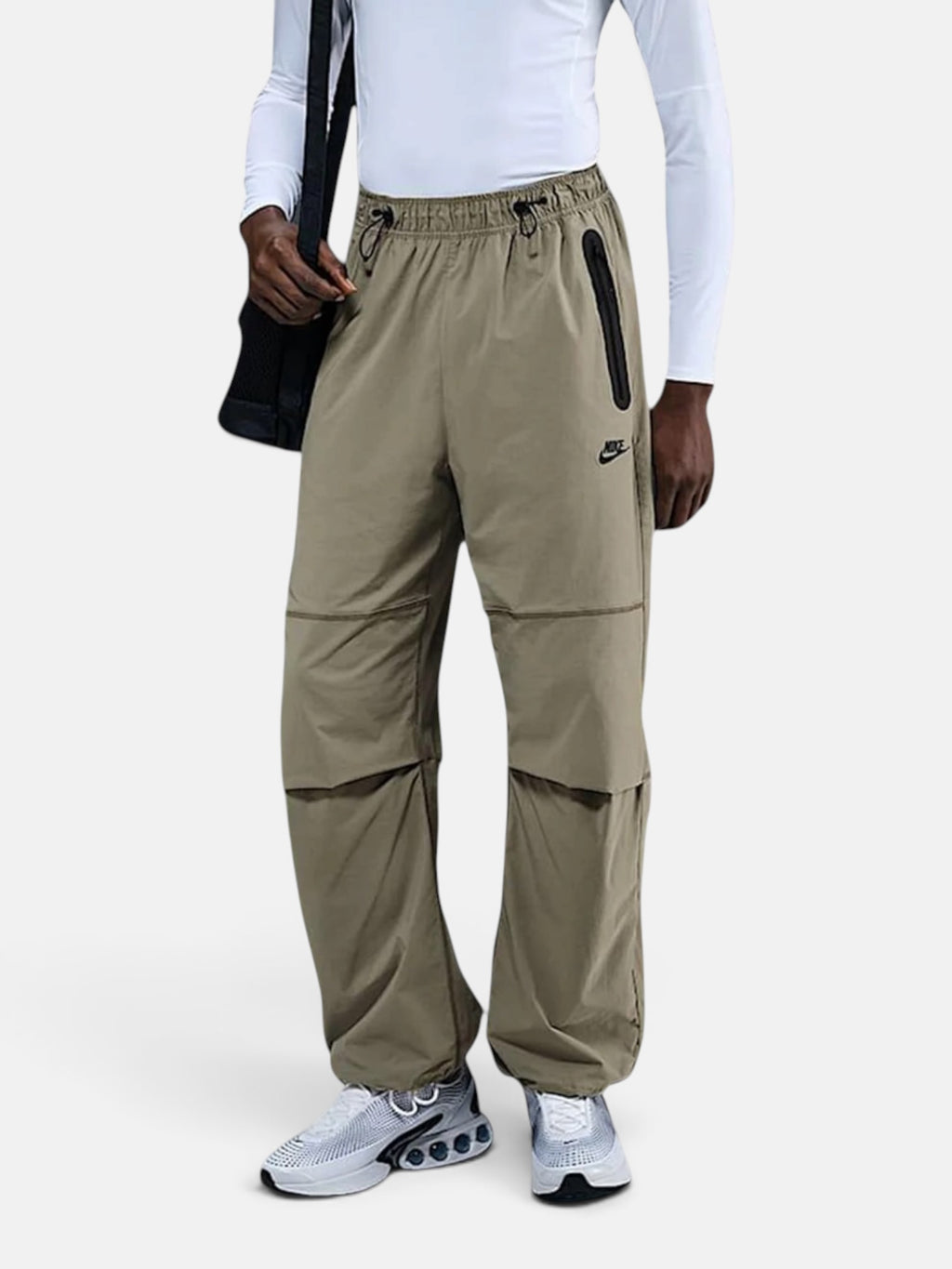 Чоловічі штани Nike Tech Woven Pants Olive HM7158-320