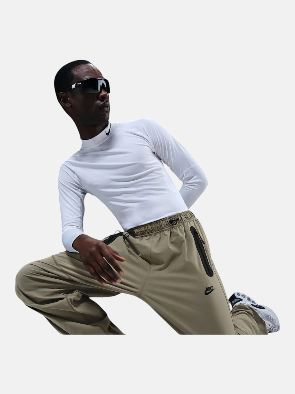 Чоловічі штани Nike Tech Woven Pants Olive HM7158-320