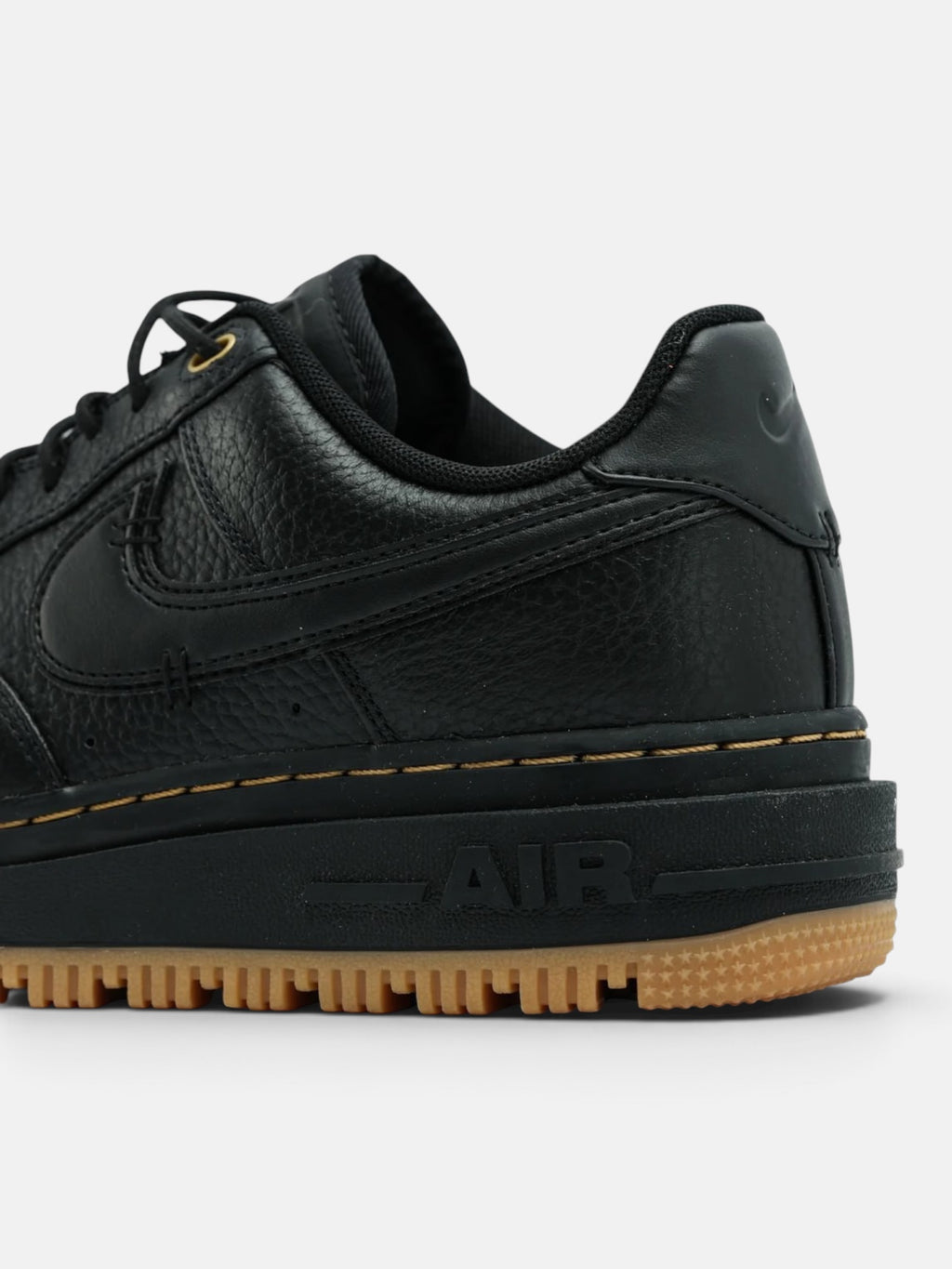 Чоловічі кросівки Nike Air Force 1 Luxe Black / Gum DB4109-001