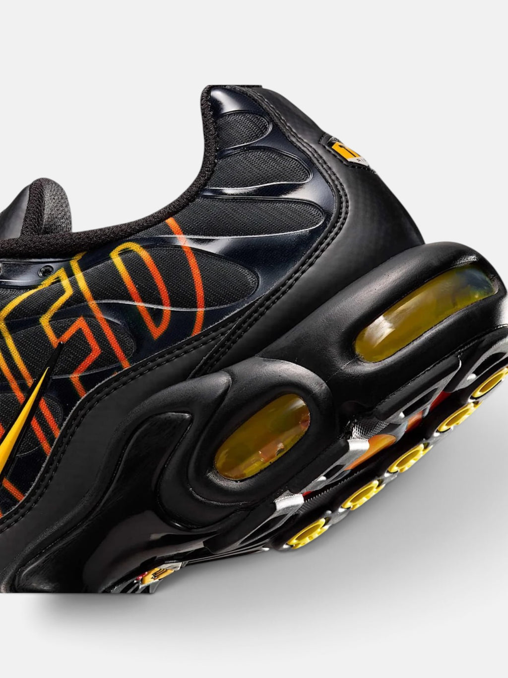 Чоловічі кросівки Nike Air Max Plus Black / Orange / Yellow IH4459-010