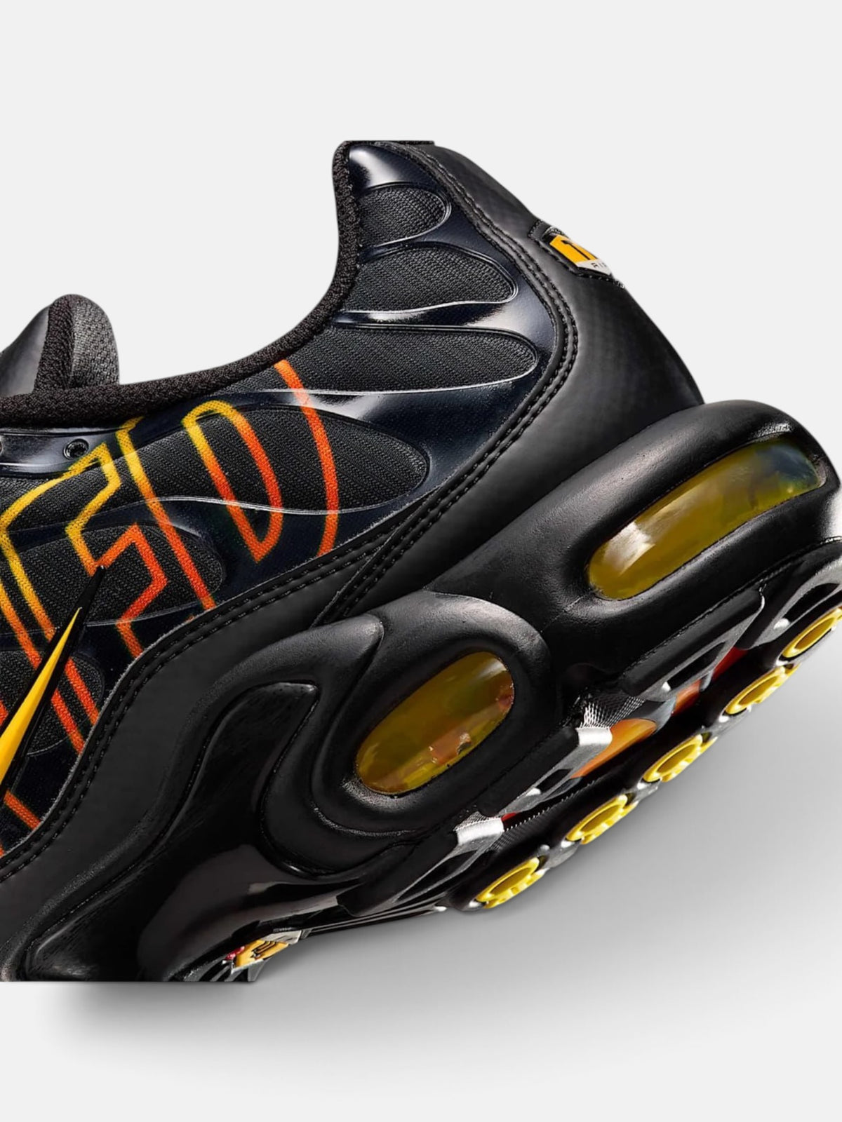Чоловічі кросівки Nike Air Max Plus Black / Orange / Yellow IH4459-010