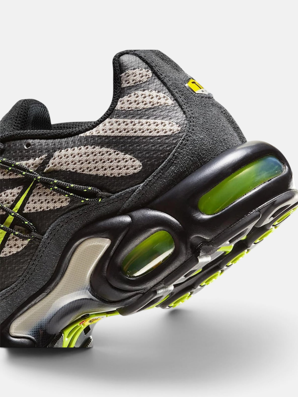 Чоловічі кросівки Nike Air Max Plus Utility Grey / Black / Volt FD0670-003