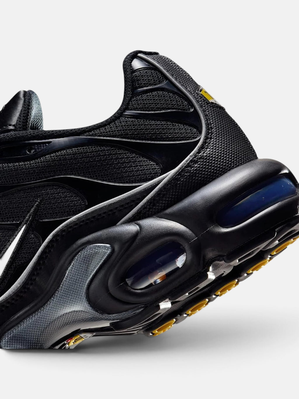 Чоловічі кросівки Nike Air Max Plus OG Black / Black / Yellow HV8066-002