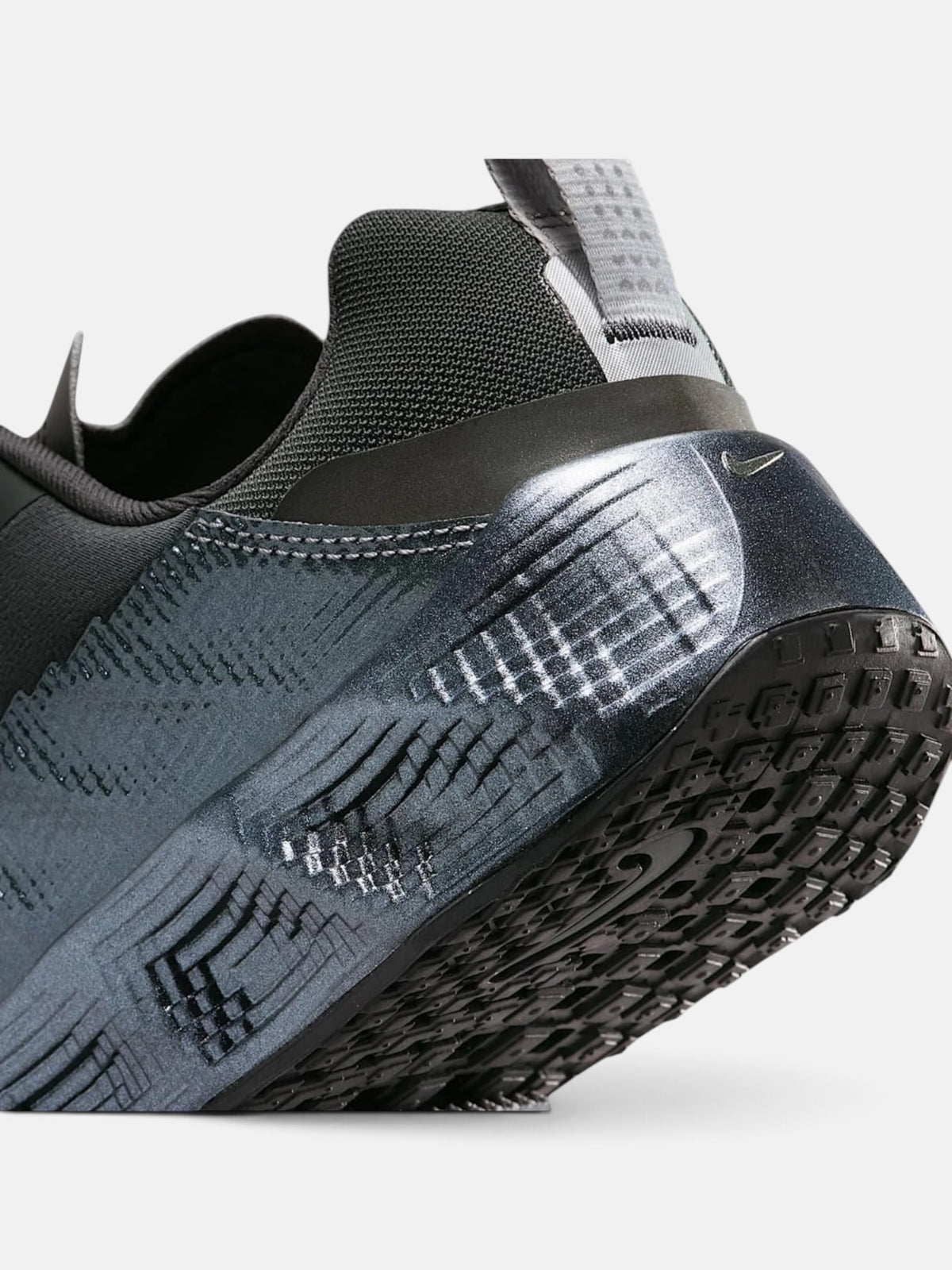 Жіночі кросівки Nike Ava Rover Black / Metallic HV9220-001
