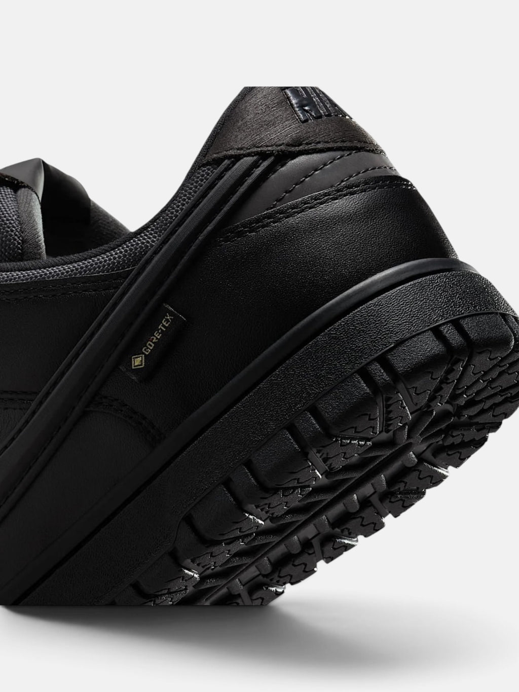 Чоловічі кросівки Nike Dunk Low GORE-TEX Black HQ2053-001