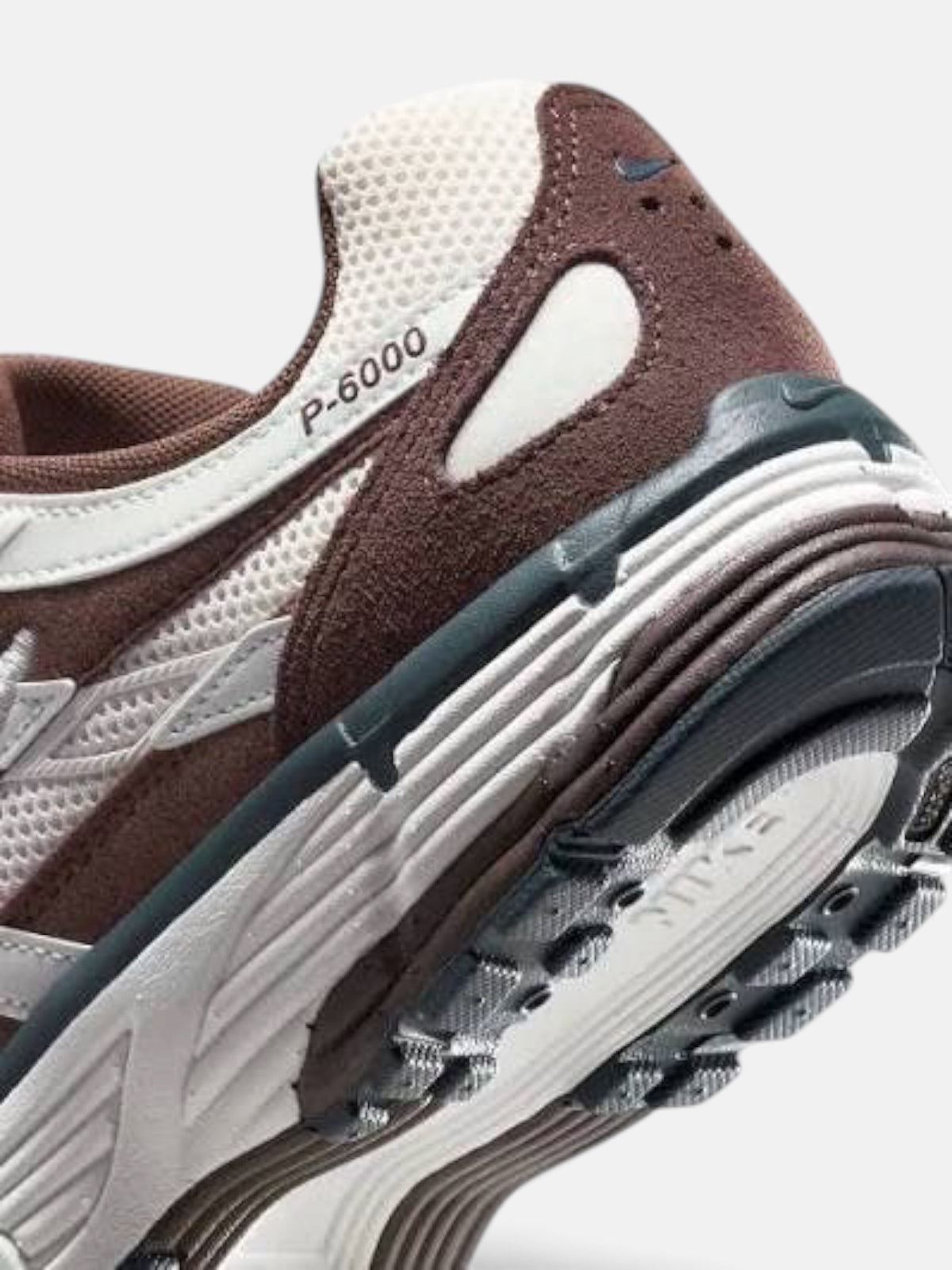 Унісекс кросівки Nike P-6000 White / Brown HV8972-001