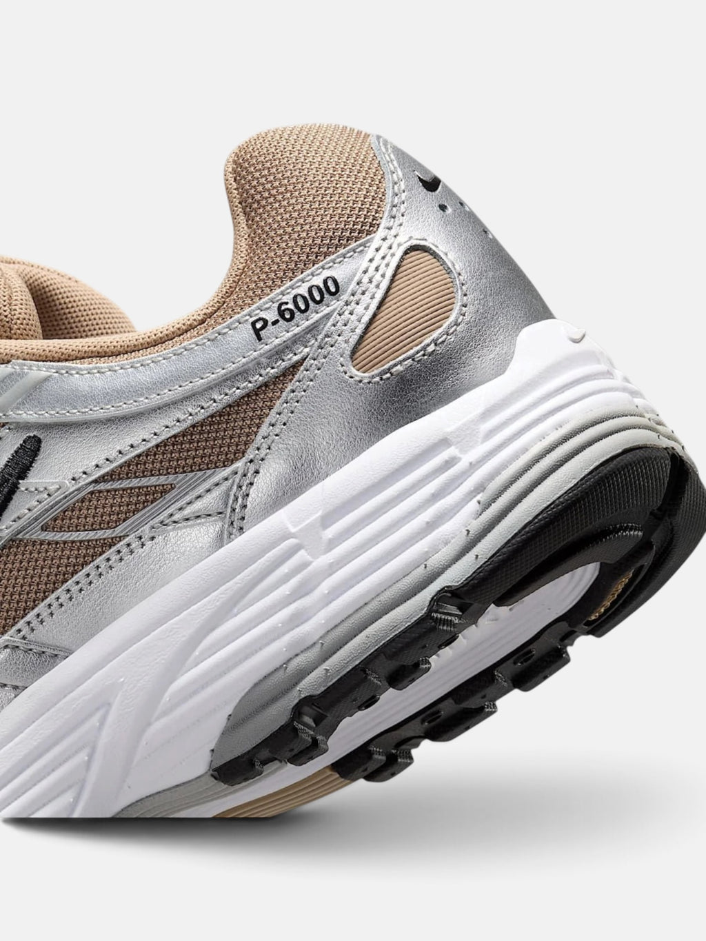 Чоловічі кросівки Nike P-6000 Beige / Metallic HQ3030-200
