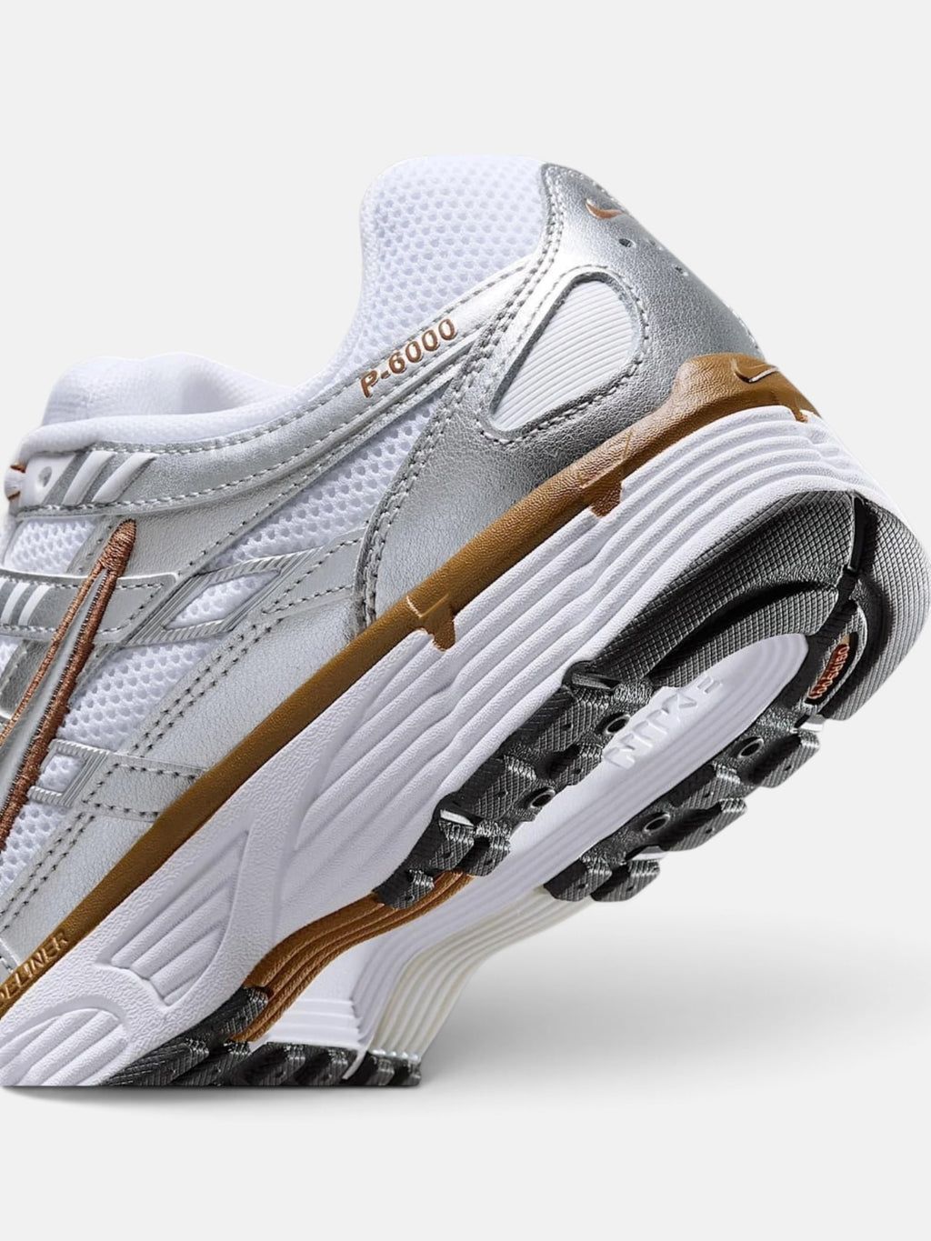 Унісекс кросівки Nike P-6000 White / Metallic BV1021-109