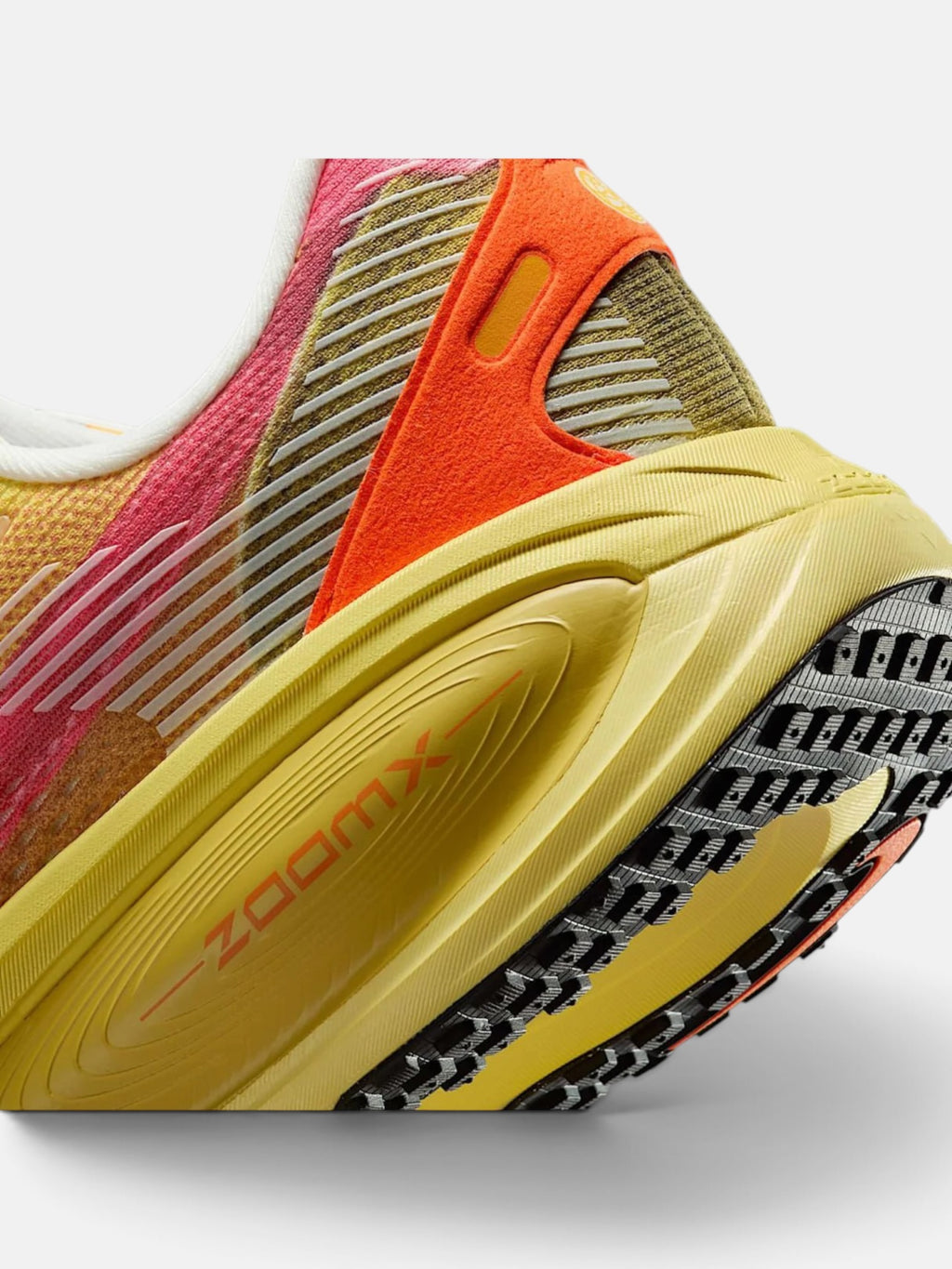 Чоловічі кросівки Nike Vomero 18 Yellow / Orange IH3576-999
