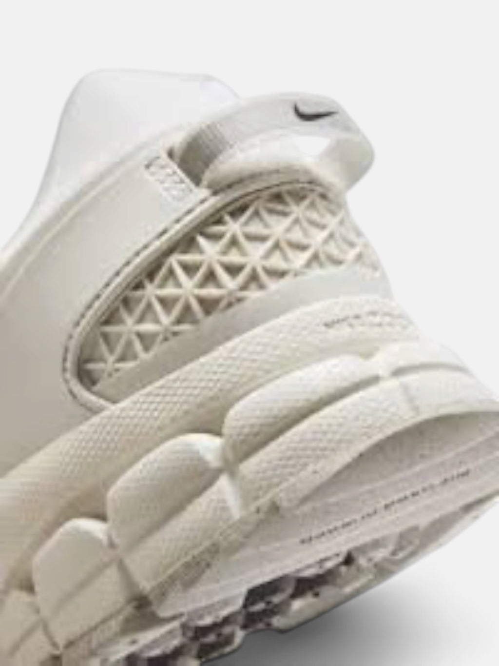 Чоловічі кросівки Nike Zoom Vomero Roam White / Beige HV5951-100