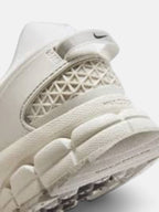 Чоловічі кросівки Nike Zoom Vomero Roam White / Beige HV5951-100