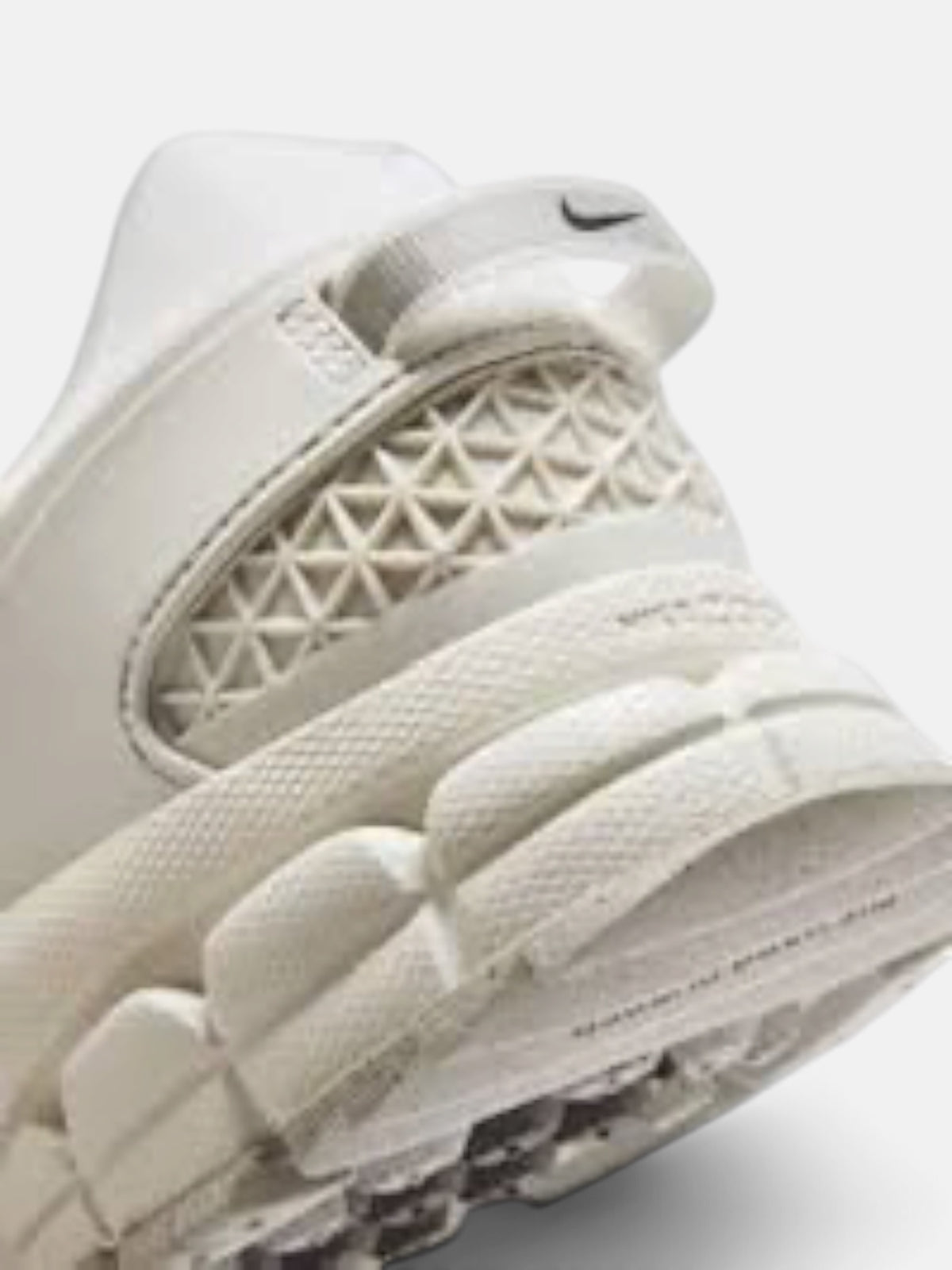 Чоловічі кросівки Nike Zoom Vomero Roam White / Beige HV5951-100