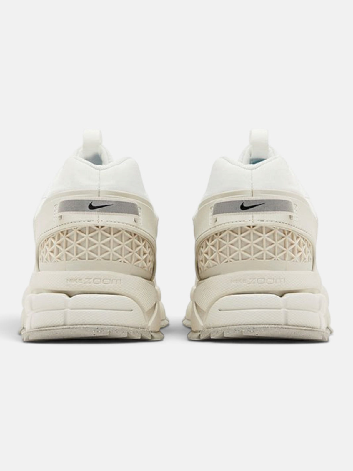 Чоловічі кросівки Nike Zoom Vomero Roam White / Beige HV5951-100