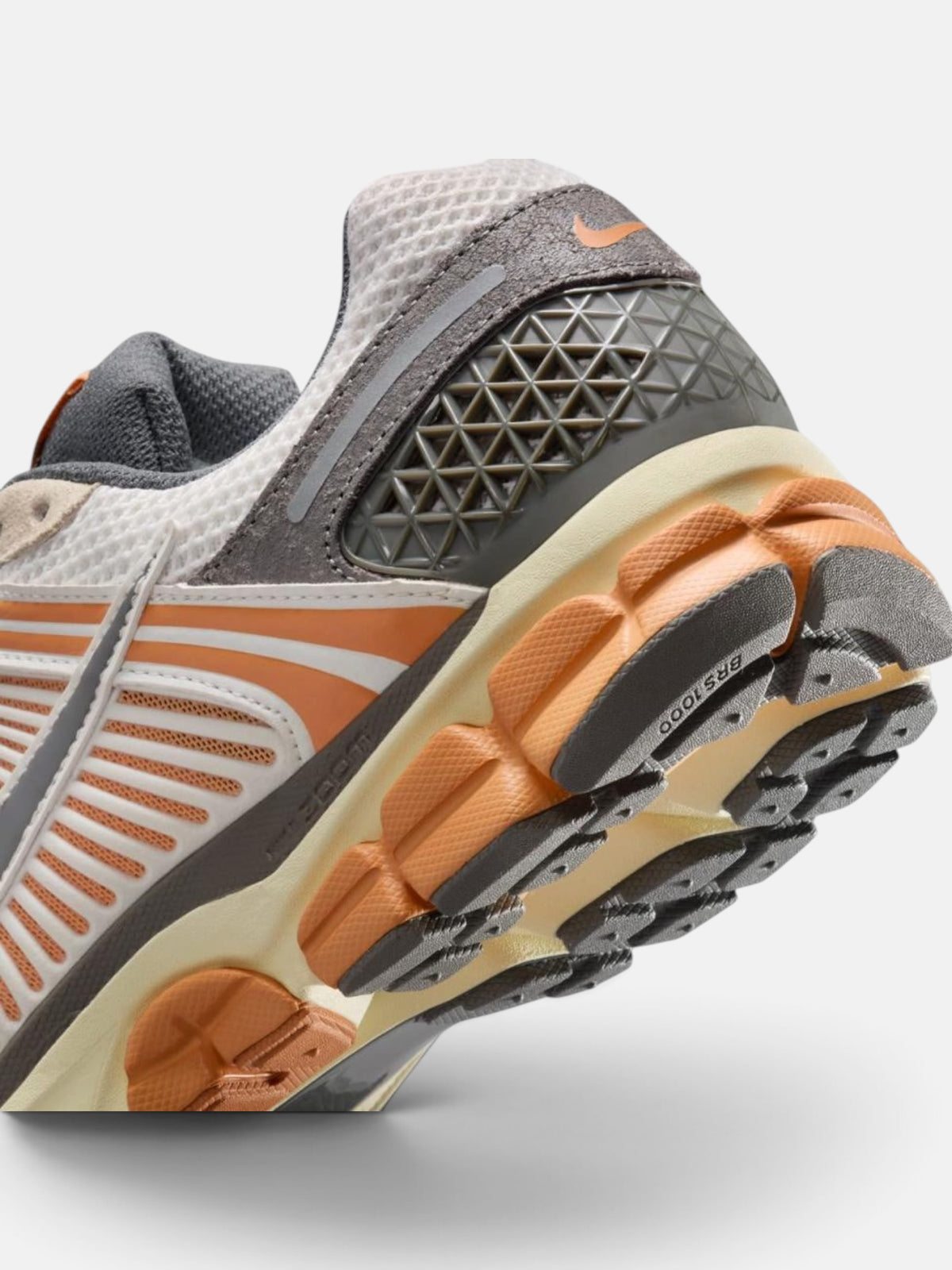 Чоловічі кросівки Nike Zoom Vomero 5 Beige / Orange IB7469-030