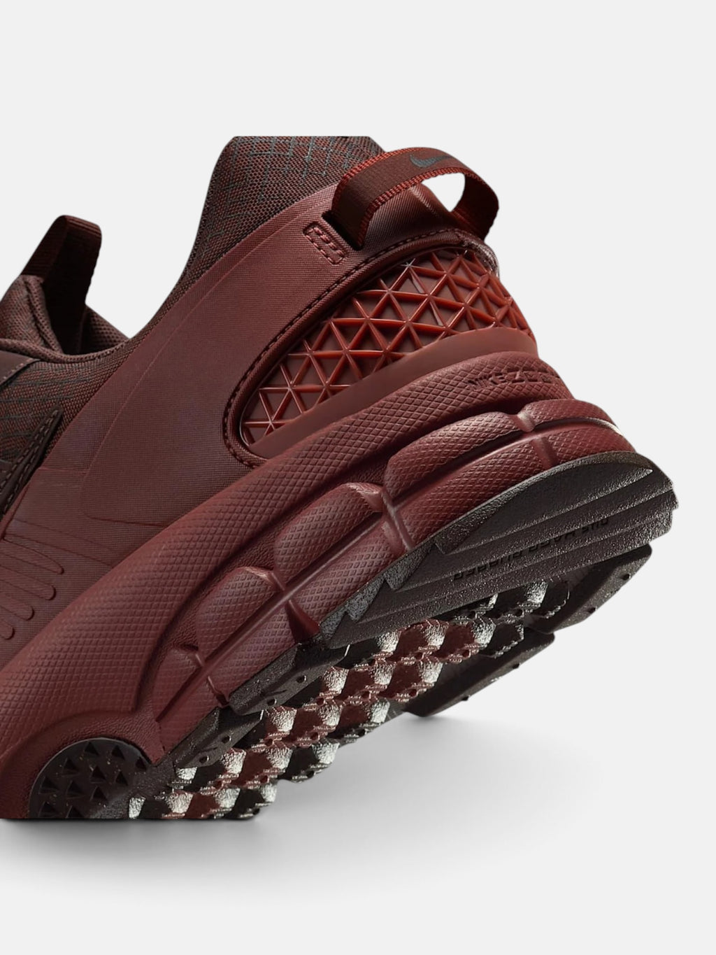 Чоловічі кросівки Nike Zoom Vomero Roam Brown HV6901-200