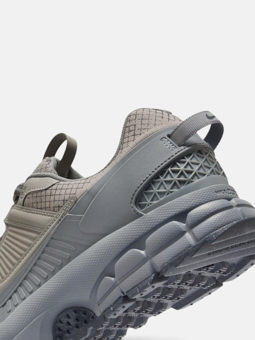 Чоловічі кросівки Nike Zoom Vomero Roam Grey HV6901-001