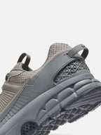Чоловічі кросівки Nike Zoom Vomero Roam Grey HV6901-001