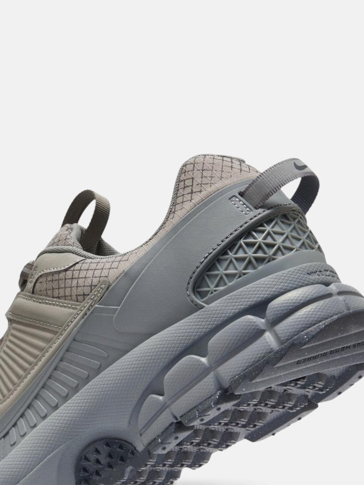 Чоловічі кросівки Nike Zoom Vomero Roam Grey HV6901-001