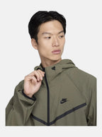 Чоловіча вітровка Nike Tech Olive HM7151-223