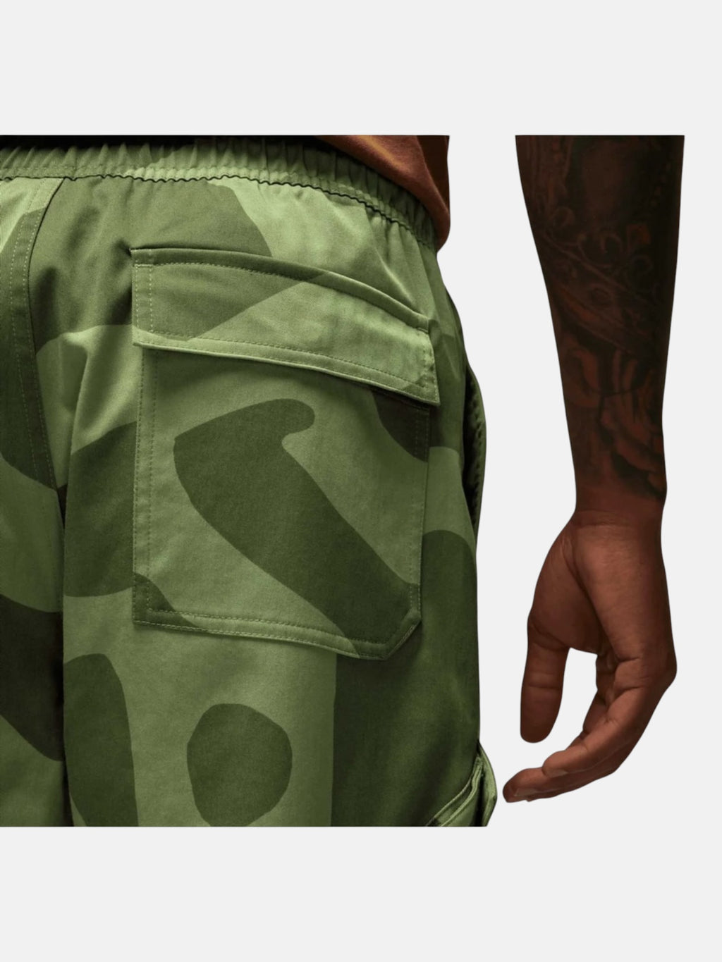Чоловічі штани Air Jordan Essentials Camo Green FD7455-340