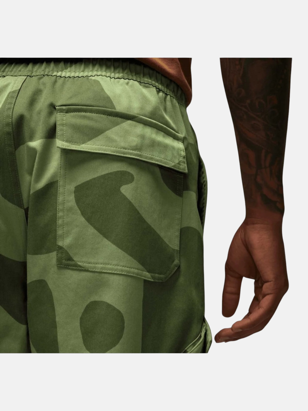 Чоловічі штани Air Jordan Essentials Camo Green FD7455-340