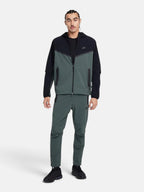 Чоловічі спортивні штани Nike Tech Woven Grey HM8241-338