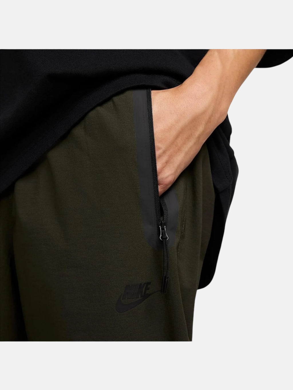 Чоловічі спортивні штани Nike Tech Woven Green HM8241-355