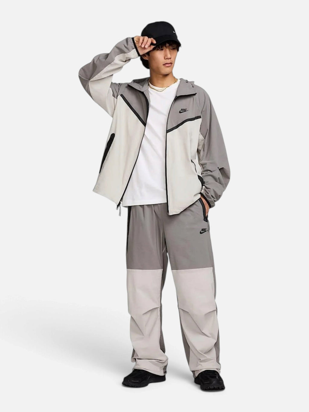 Чоловічі штани Nike Tech Woven Grey HM7158-014