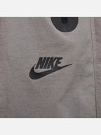 Чоловічі штани Nike Tech Woven Grey HM7158-014
