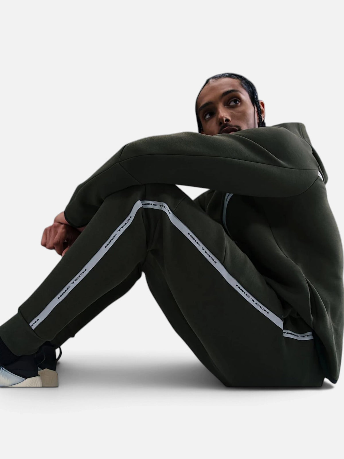 Чоловічі штани Nike Tech Fleece Jogger Reflective Olive IM6540-355