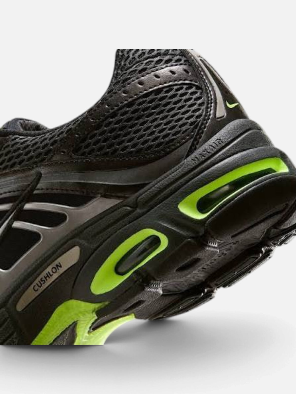 Чоловічі кросівки Nike Air Max Moto 2K Black/Volt IO9279-002