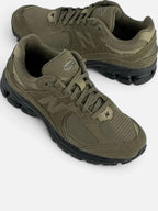 Чоловічі кросівки New Balance 2002R Olive M2002RZC