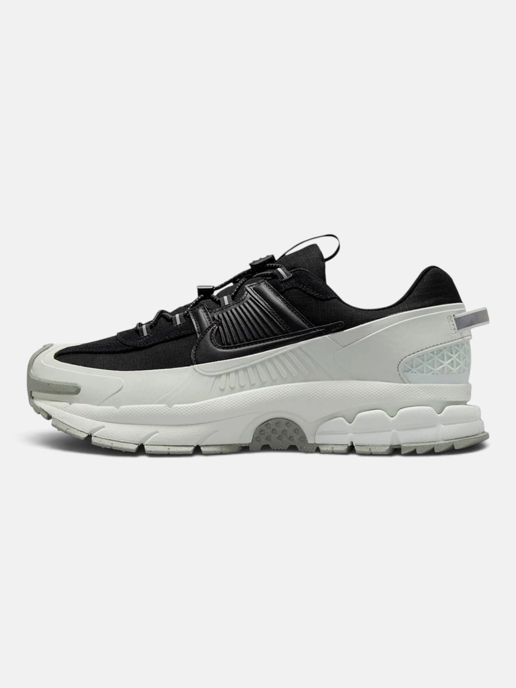 Чоловічі кросівки Nike Zoom Vomero Roam Winterized White/Black FV2295-001