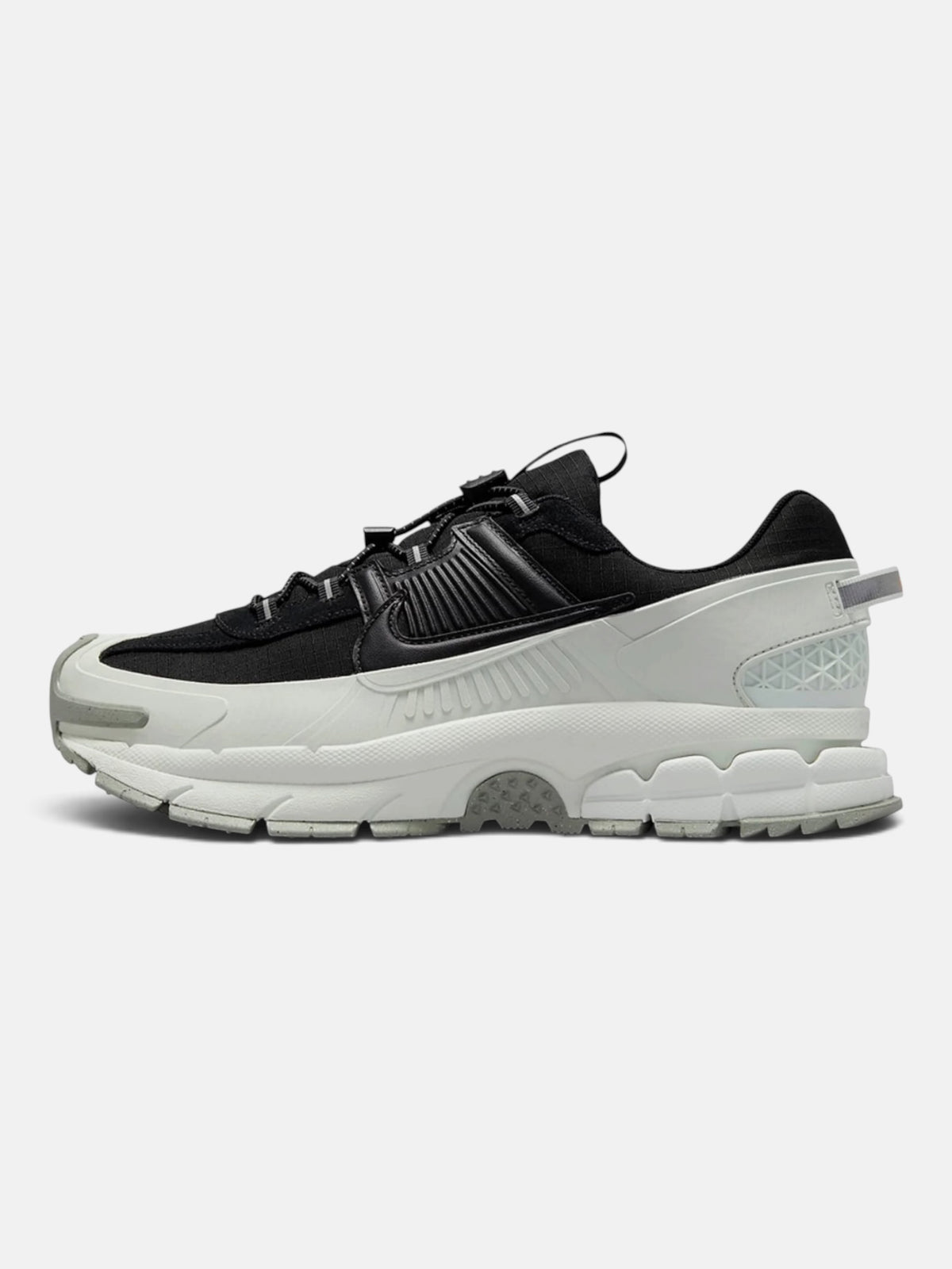 Чоловічі кросівки Nike Zoom Vomero Roam Winterized White/Black FV2295-001